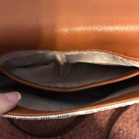 Gorgeous Michael Kors 🥳8xHP🥳Crossbody Bag - Picture 6 of 7